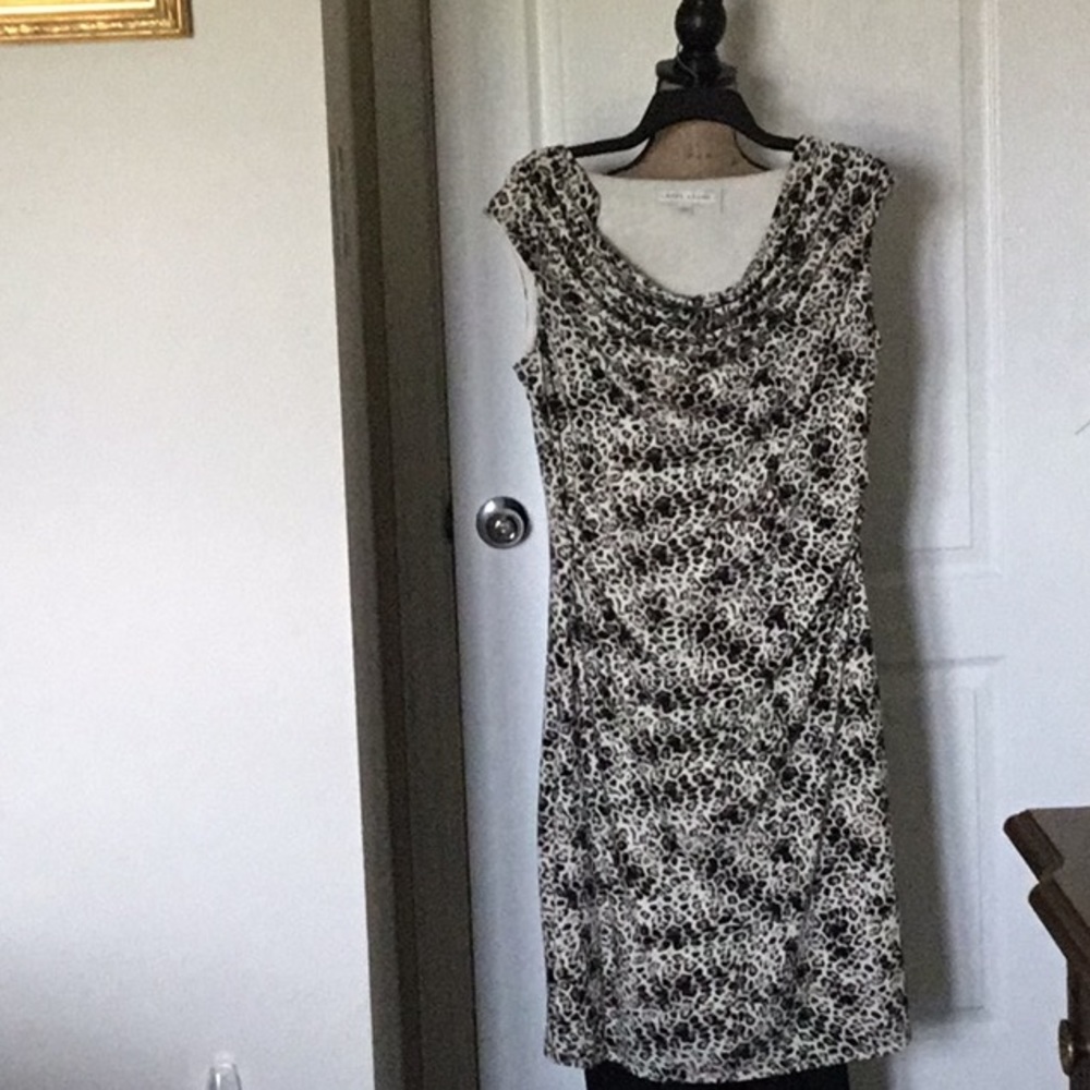 Leopard print scoop neck dress